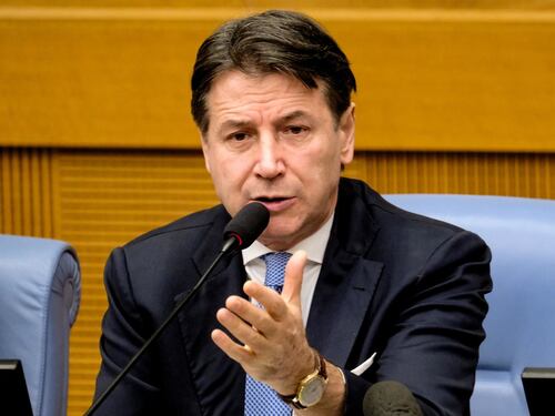 Feltri smaschera la doppia morale di Conte: "Perché non si è dimesso"