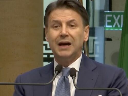 Giuseppe Conte dà l'ultimatum a Beppe Grillo: pieni poteri o me ne vado