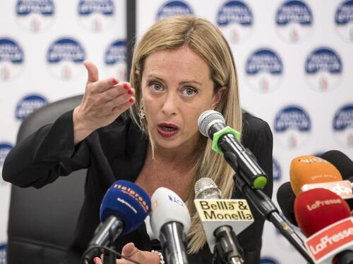 "Incapaci!" Giorgia Meloni dà la sveglia al governo: a chi tagliano lo stipendio. E poi sperperano col Reddito
