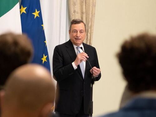 Mario Draghi, il missile sul reddito di cittadinanza. Così prova a rovinare le vacanze a Renzi e Salvini