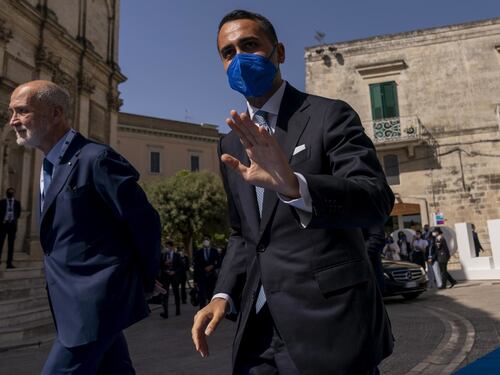 M5s, paralisi sullo Statuto. Luigi Di Maio prende tempo ma il MoVimento rischia di implodere