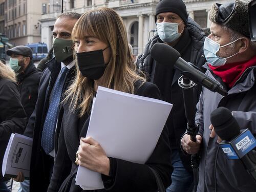 Governo e Recovery, fratelli coltelli per preparare l’inganno tra Renzi e Conte