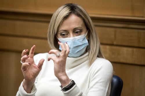 Giorgia Meloni cresce ancora e fa paura. La sinistra si difende offendendola