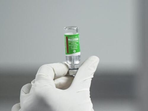 "Ordini vincolanti", cosa dice il contratto dei vaccini AstraZeneca. E anche Moderna consegna meno dosi