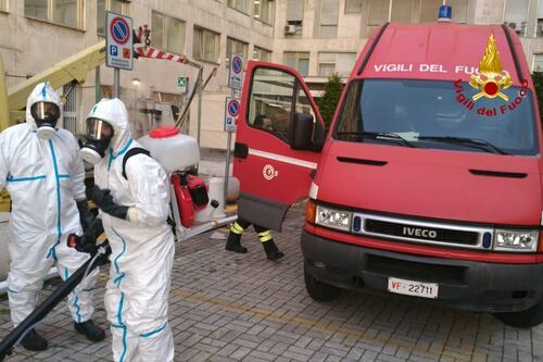Coronavirus, il Policlinico Gemelli sanifica anche le strade interne