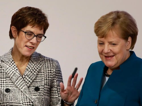 Merkel, addio Cdu: l'erede è la fedelissima Karrenbauer