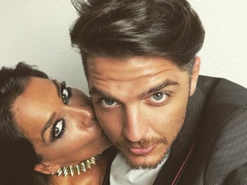 Grande Fratello, è tregua: Aida bacia Favoloso (ma lui non si pente)