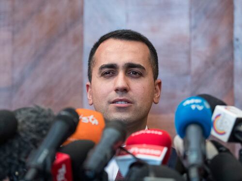 Di Maio chiede aiuto ai grillini: "Votate sul mio ruolo di capo"