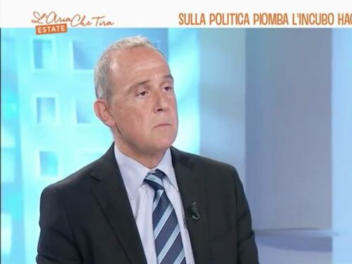 L'aria che tira, "non sa cosa significhi lavorare". Il senatore del M5S azzanna Matteo Renzi: non pensa alle famiglie