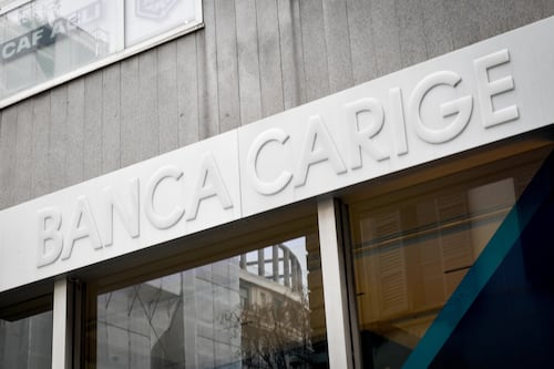 Levano ai poveri per dare alle banche