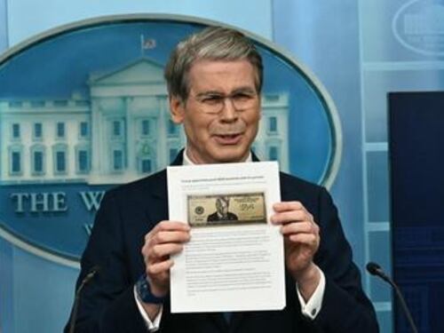 Trump vuole una banconota da 250 dollari con la sua immagine