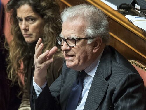 Pd? Un grande comitato elettorale. Zanda manda ko Schlein e demolisce Conte