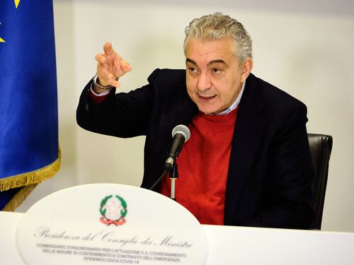 Arcuri ci ha preso in giro anche sui centri per i vaccini