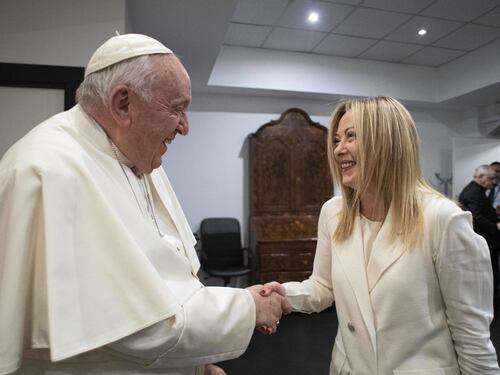 Giorgia Meloni fa visita a Papa Francesco: "Vigile e reattivo". Cosa si sono detti