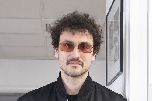 Carl Brave lancia la sfida: "Guardo al passato per ripartire da zero"