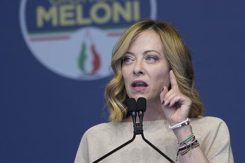 Giorgia Meloni, la domanda che inchioda Elly Schlein: "Non scappi e risponda"