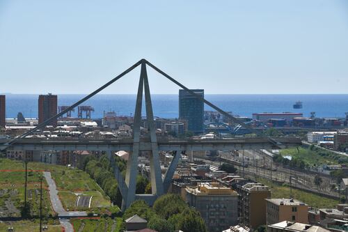 Genova, caccia alle responsabilità: "Ponte crollato per la rottura di un tirante"