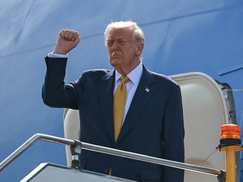 Trump: "Putin dovrebbe far finire la guerra in Ucraina, non testare missili nucleari"