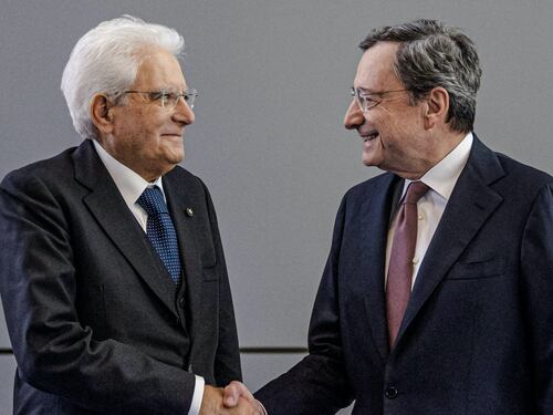In bocca al Draghi. Super Mario parte senza salvagente, adesso gli serve una maggioranza