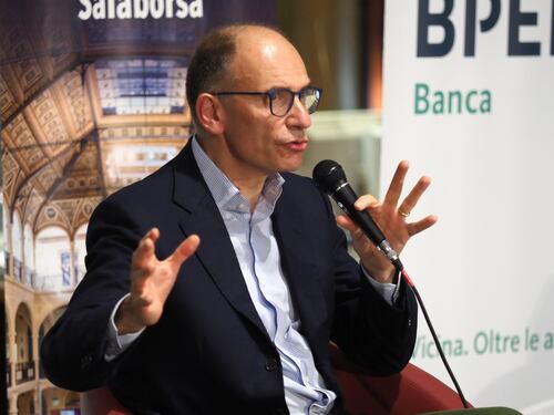 Letta umiliato anche in libreria, solo Toninelli fa peggio