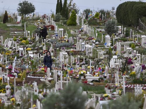 A Roma sarà più cara anche la morte: rincari su loculi e cremazioni