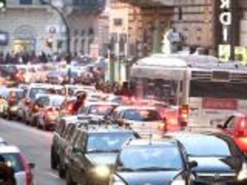 Turisti, l'invasione dei pullman
