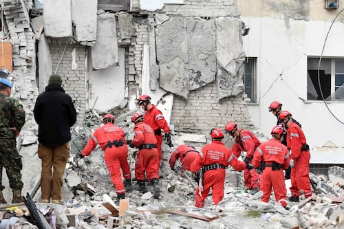Nuovo terremoto in Albania. A Tirana e Valona la gente scende in strada