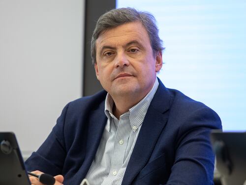 Sallusti avvisa Meloni su Calenda: “Non fidarti, campano d’inganni. Fregatura dietro l’angolo”
