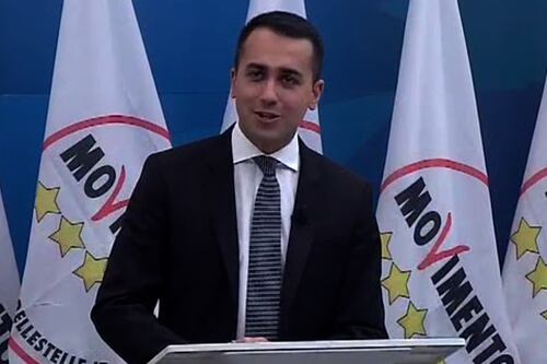 Di Maio cambia le regole M5S: via il tetto dei due mandati