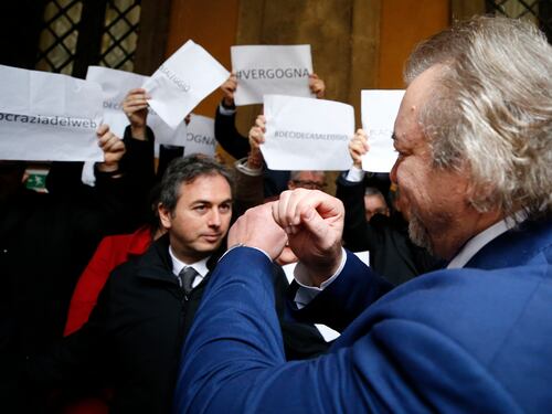 Giarrusso al comitato Antimafia. L'ex portavoce di Renzi: un oltraggio