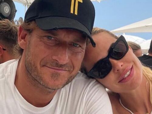 Francesco Totti festeggia l'anniversario di matrimonio con Ilary Blasi: la foto romantica