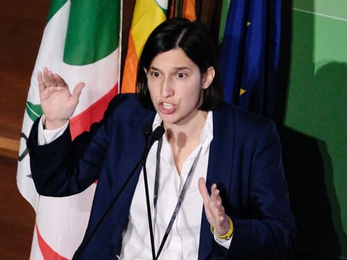 Pd, l’imbarazzo di Schlein per l’indagine sul tesoriere dem. Esplode il caso