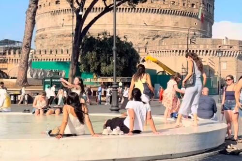 Fontane come piscine, boom di sanzioni per i turisti