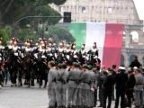 Festa e polemiche. Assenze "bipartisan" alla sfilata dei Fori