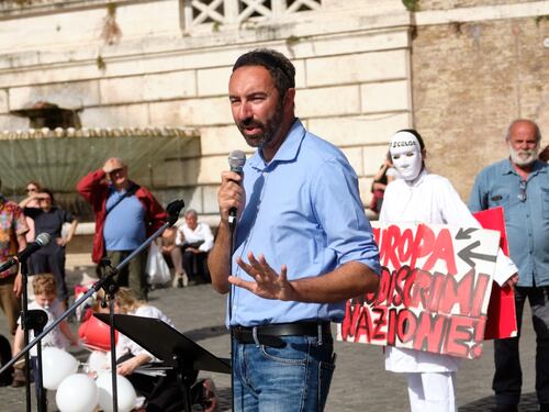 Il consigliere no-vax che sfida il green pass obbligatorio di Nicola Zingaretti