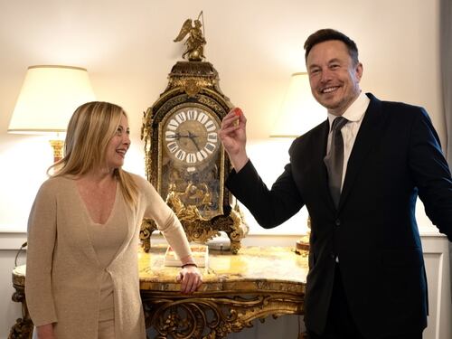 Giorgia Meloni tra Tim ed Elon Musk. Bisignani: dentro il "risiko" dei satelliti