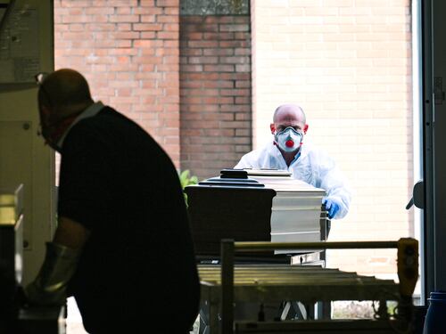 Dramma Italia: altri 792 morti e oltre 50mila contagi, 4.821 nuovi casi