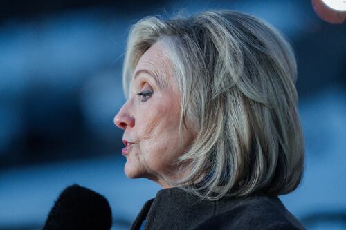 Epstein, il gelo di Hillary Clinton: "Non sono qui per parlare di sentimenti". E oggi tocca a Bill