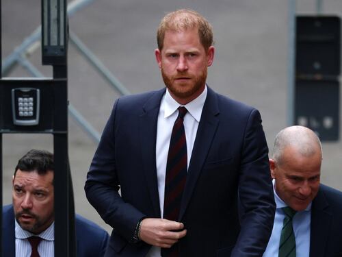 Principe Harry "umiliato e preso a schiaffi": il caso scorta finisce malissimo