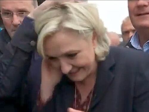 Francia, lancio di uova contro Marine Le Pen