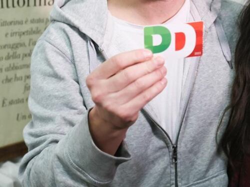Avellino, si sveglia dal coma... con la tessere del Pd: denuncia e terremoto politico