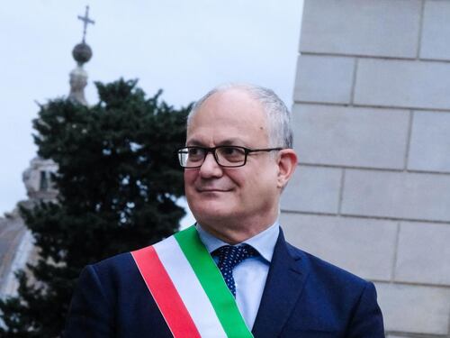 Roma, Gualtieri combatte lo smog ma cancella gli incentivi a chi compra auto green