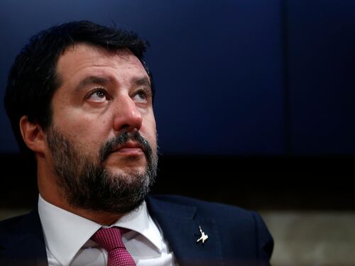 Salvini sui cori razzisti: "Un operaio Ilva vale più di dieci Balotelli"