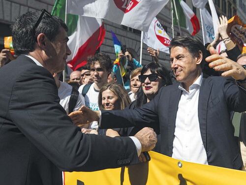 Conte punta a fare l'anti Meloni. Rivolta dei riformisti del Pd: "Così Elly sta sbagliando tutto"