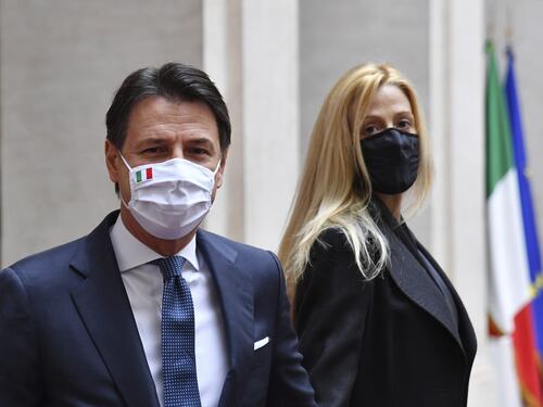 Giuseppe Conte ha già i primi guai col M5S. La vecchia guardia contro i giovani, lite sul tetto ai mandati