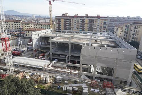 Firenze, crolla un cantiere. I testimoni: "Boato come una bomba"