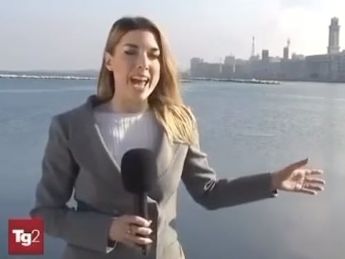 Tg2, la gaffe della giornalista è virale: "Buon pomeriggio da Bari, in Umbria"