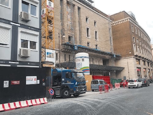 Fabio Rampelli e la vendita del palazzo nel centro di Roma: "Portiamo in procura l'affarone dei Benetton".