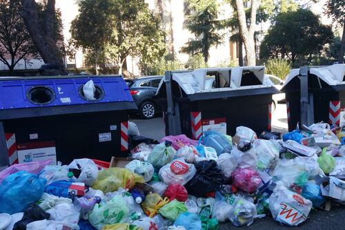 Discariche a cielo aperto. Roma scoppia di rifiuti