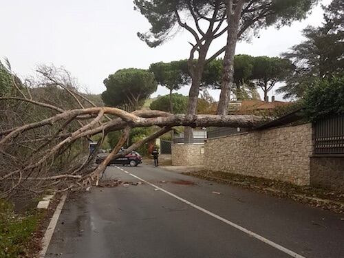 Scuole chiuse, occhio alla bomba d'acqua